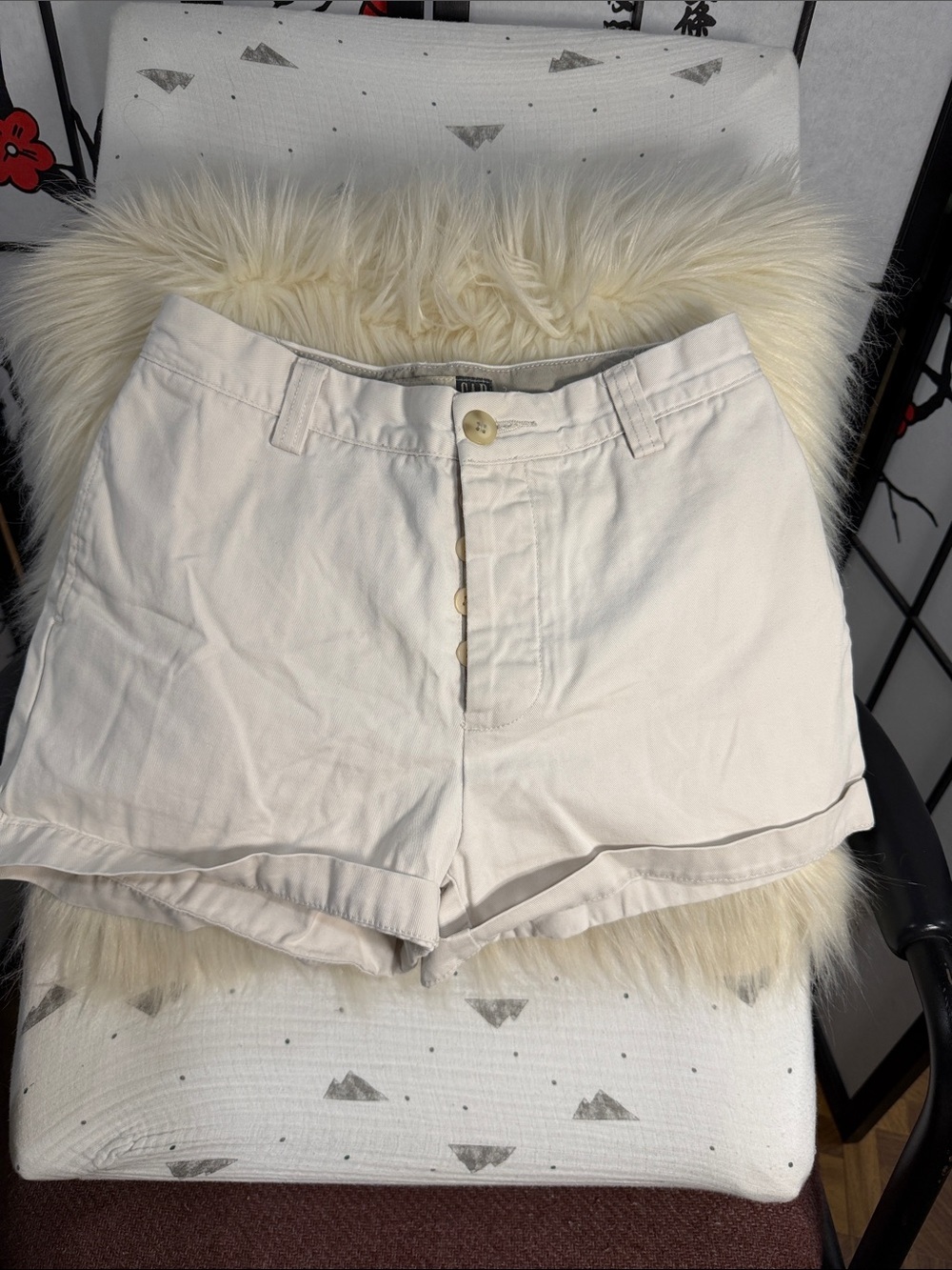 Vintage Women's Cream Button-Front Cotton Shorts